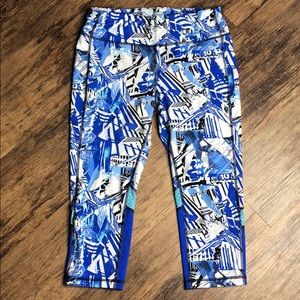 Danskin blue printed capri leggings